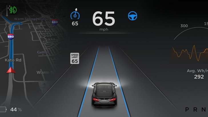 Tesla Model X автопилоти ҳайдовчисининг ҳаётини сақлаб қолди
