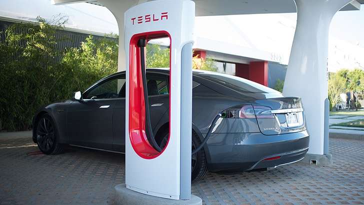 Tesla Motors Россияда электр қувватлаш станциялари очмоқчи