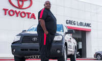 Toyota Tundra’да миллион милдан ортиқ йўл босган америкаликка янги машина совға қилинди