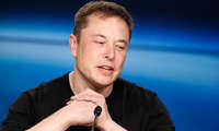 Илон Маск: «Узоқ масофага ҳаракатланувчи Tesla электромобилларини яратиши мумкин, бироқ улар фойдасиз»