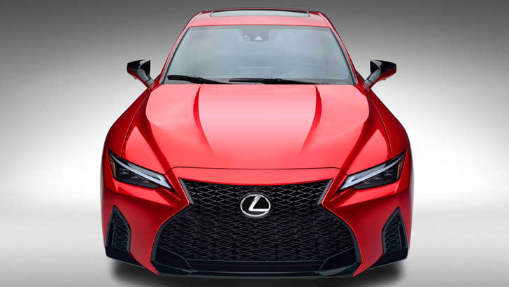 Lexus F Sport Performance bilan jihozlangan IS 500 yuqori texnologiyali sedanini taqdim etdi