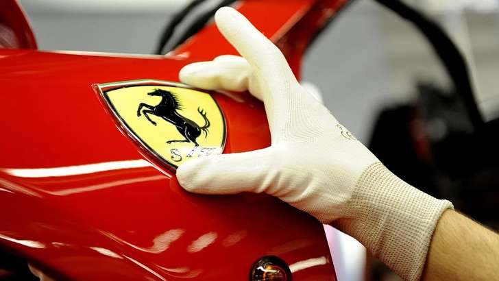 Ferrari rekord darajadagi superkarlarini qaytarib olishini e'lon qildi