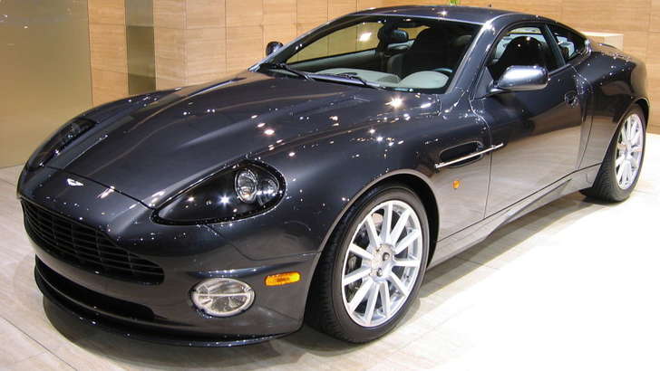 Жеймс Бонднинг Aston Martin машинаси деярли ярим миллион долларга сотилди